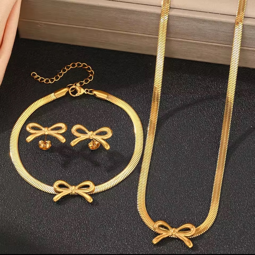 New Year’s Celebration Gift – Elegant 18K Gold-Plated Jewelry Set